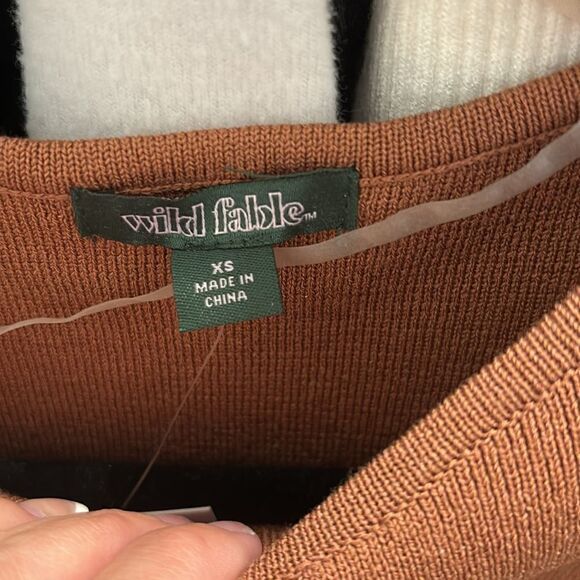 Wild fable rust colored crop top with tie back NWT XS or XXS - Picture 2 of 4